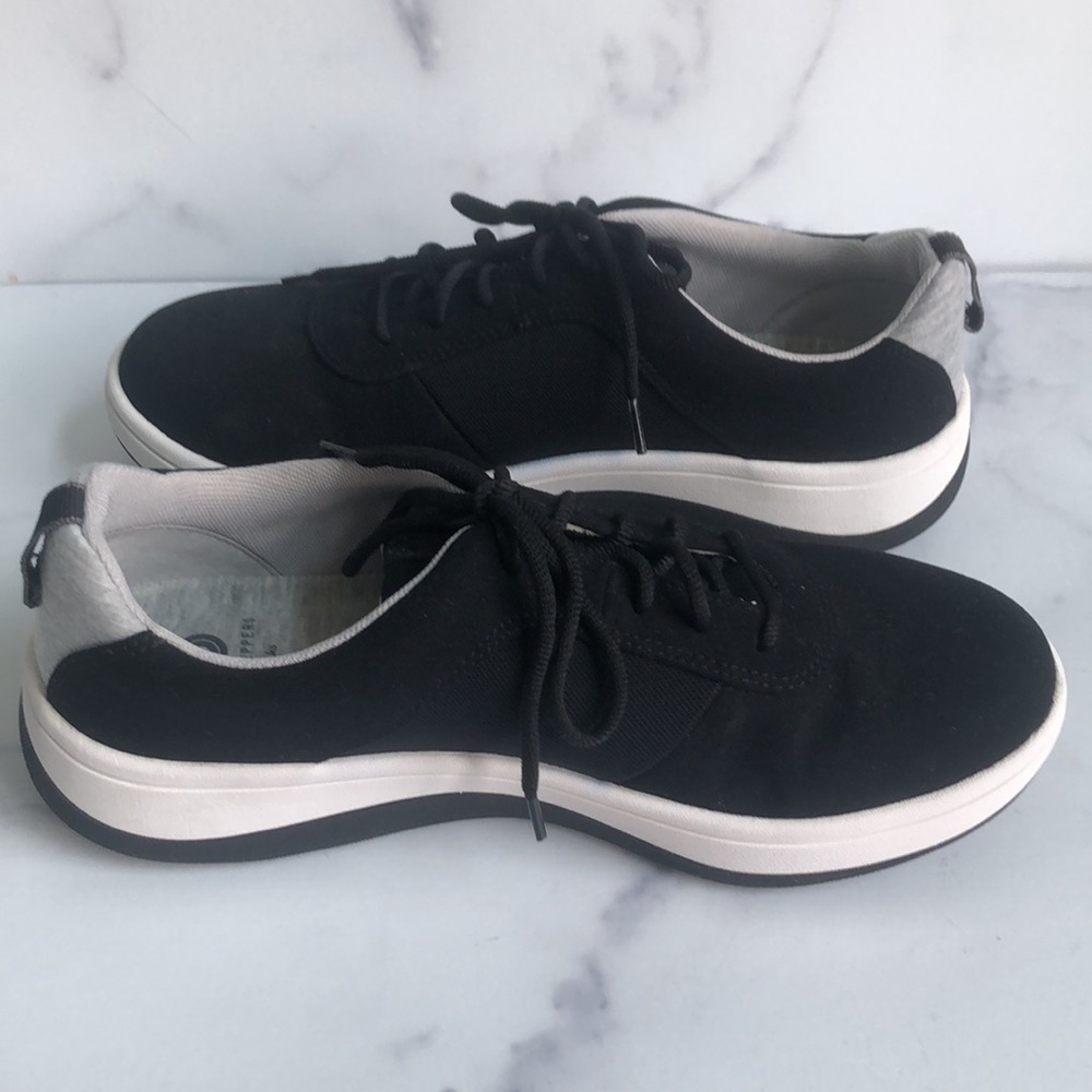 COPY - Clarks Cloudsteppers Black Snack Sneakers Size 7.5M lace up discontinued - Picture 11 of 12